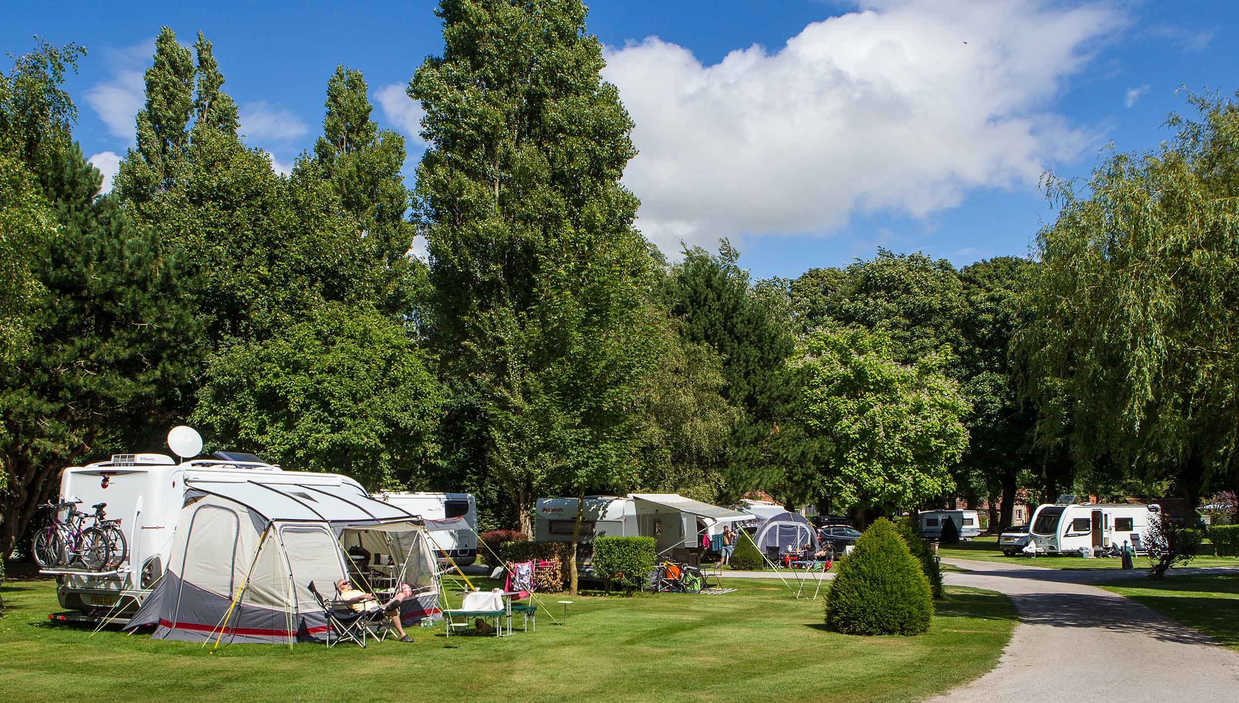 Emplacements de camping au Castel Camping la Bien Assise à Guines